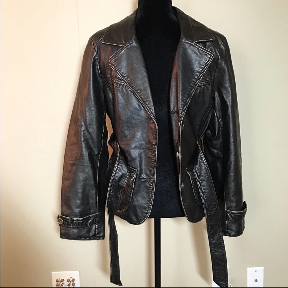 Vintage black women’s leather jacket